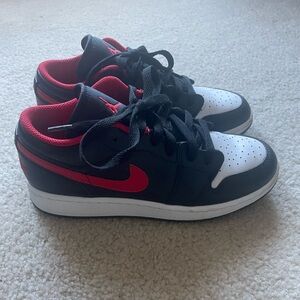 Air Jordan 1 Low (boys 4)
